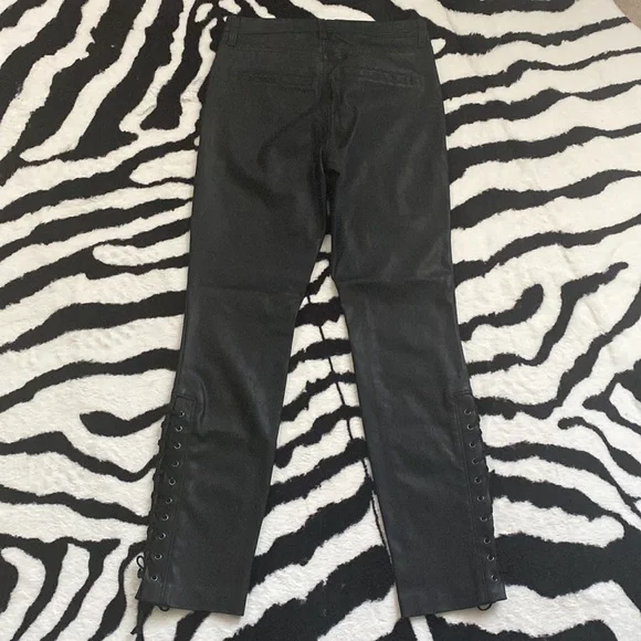 😍BLANK NYC ANKLE LACE UP FAUX LEATHER SKINNY PANTS SIZE 26 - Picture 9 of 10